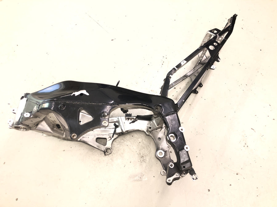Yamaha YZF R1 RN04 [2001] - Ramme hovedramme chassis med papirer
