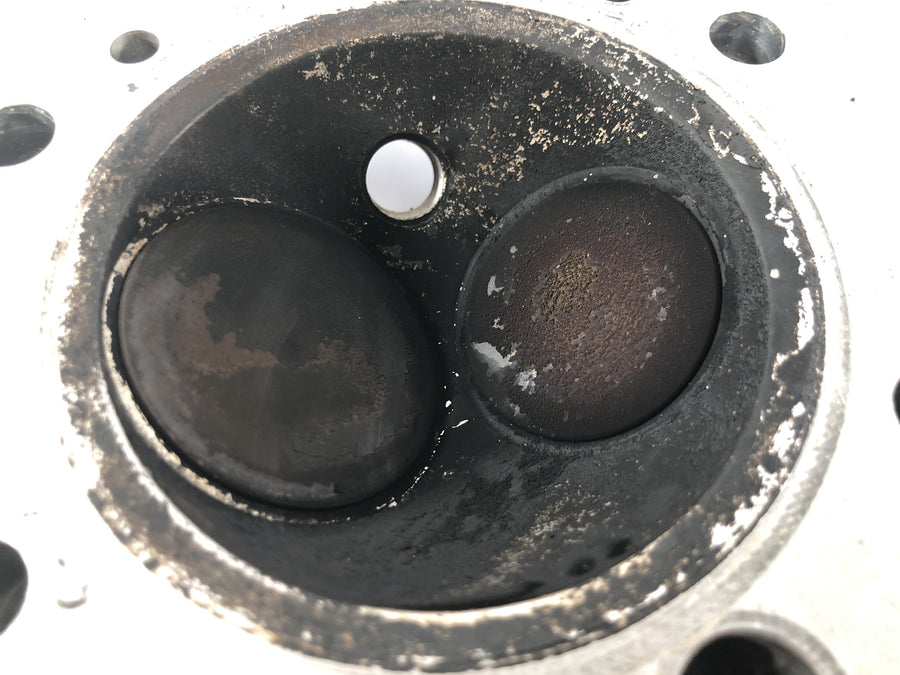 Moto Guzzi V11 Sport [1999] - sylinderhodet ventilhode høyre