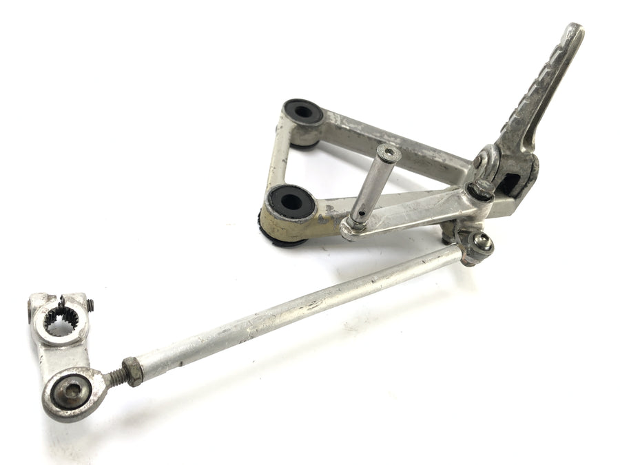 Cagiva Mito 125 8p [1991] - Driverens fotrestraste til venstre med byttepedal og kobling