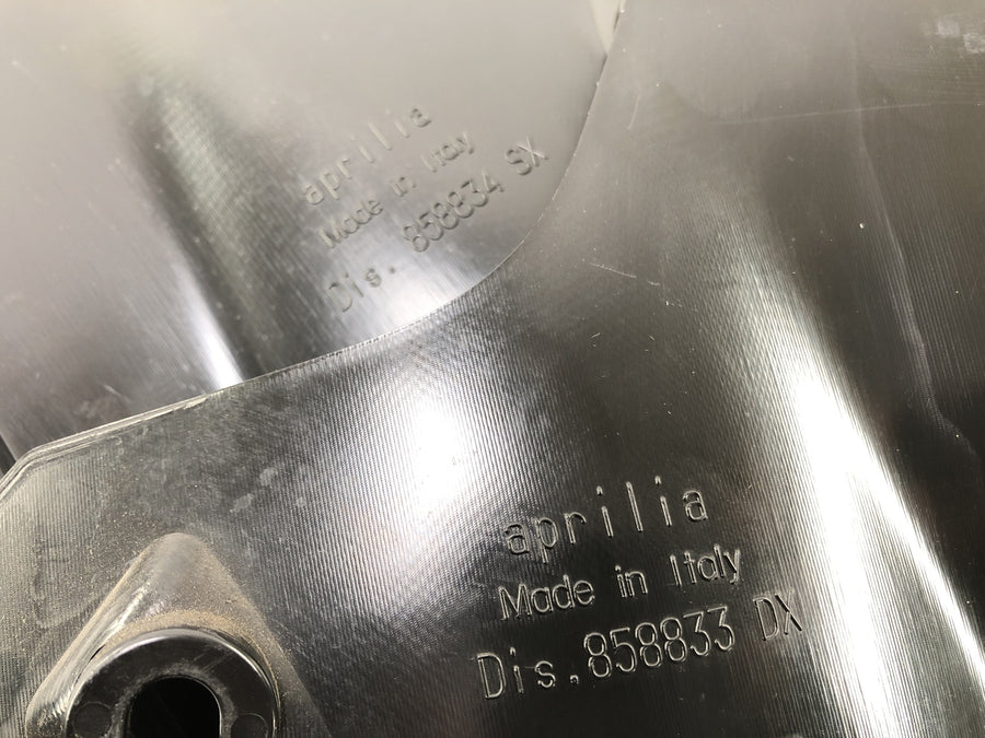Aprilia RSV4 1000 [2010] - Tanksider kledd til venstre og høyre sett par