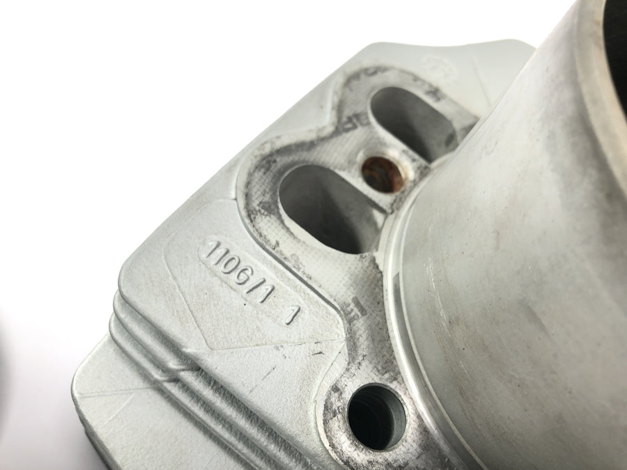 Moto Guzzi V11 Sport [1999] - sylinder med stempel til venstre