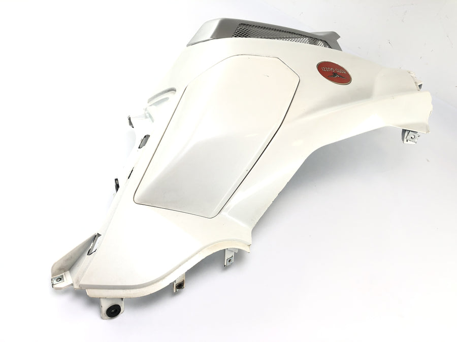 Moto Guzzi Stelvio 1200 4V [2009] - Rensing av sidekledning til venstre