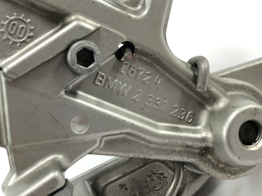 BMW R 1100 S R2S [2000] - Førerens høyre fotstøttesystem med bremsespak og brakett