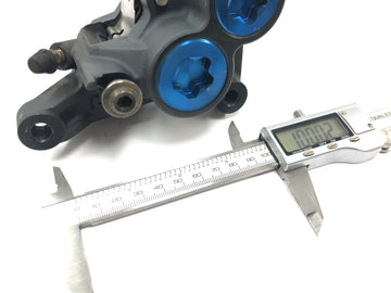 Yamaha YZF R1 RN04 [2001] - Bremsecaliper foran venstre - 0