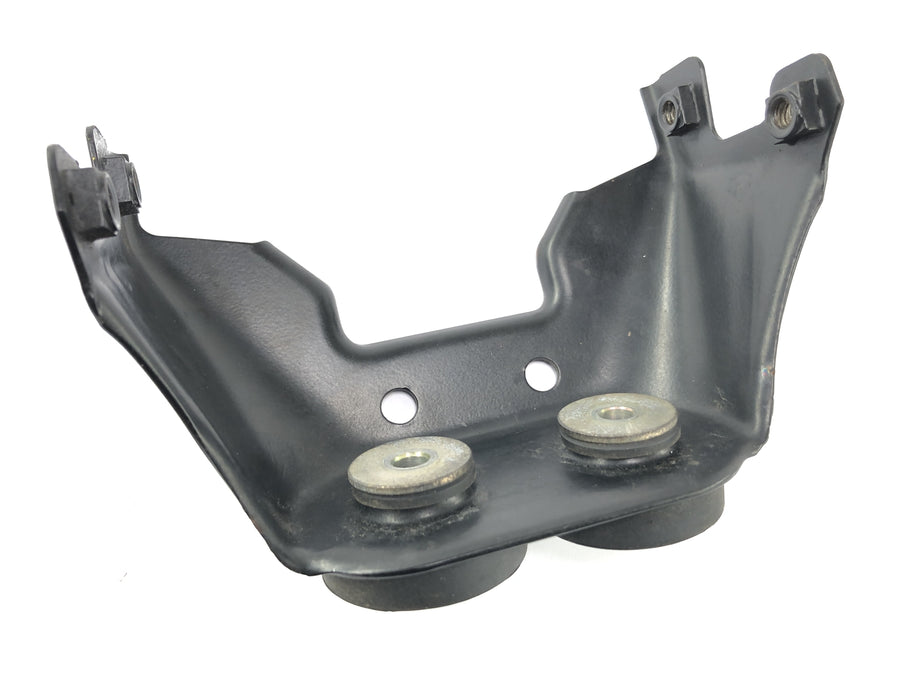 Triumph Daytona 900 T300 [1993] - Tank Bracket Fastening Bracket Rubber Cover