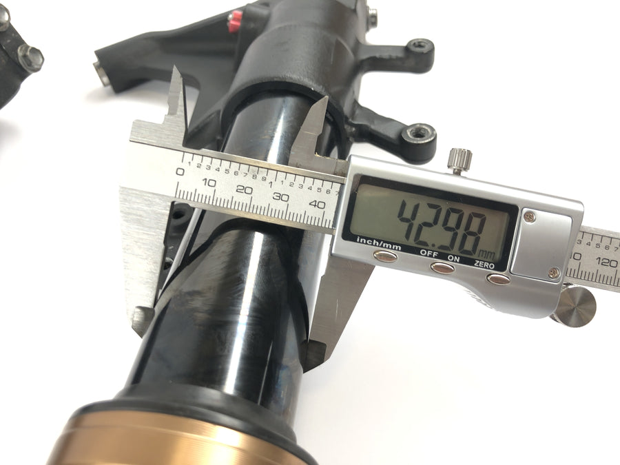 Suzuki GSX R 1000 WVB6 K6 [2006] - Teleskopgaffel opp ned forgaffel med aksel