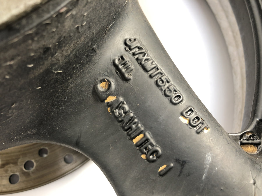 Suzuki GSX R 1100 GV73B [1990] - Bakhjulskran bak med bremseskive og kjedehjul