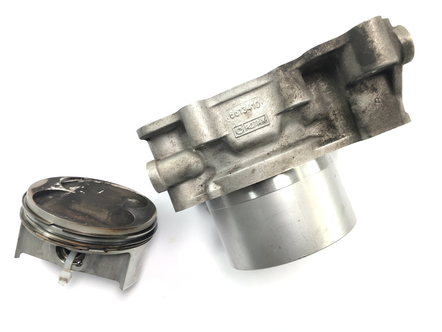 Aprilia RSV 1000 RP Mille [2001] - sylinder med stempel foran