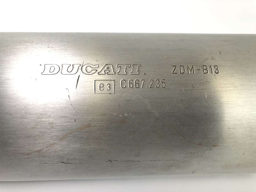 Ducati Monster M600 [1995] - Eksosendens lyddemper lyddemper til venstre med tegn på slitasje