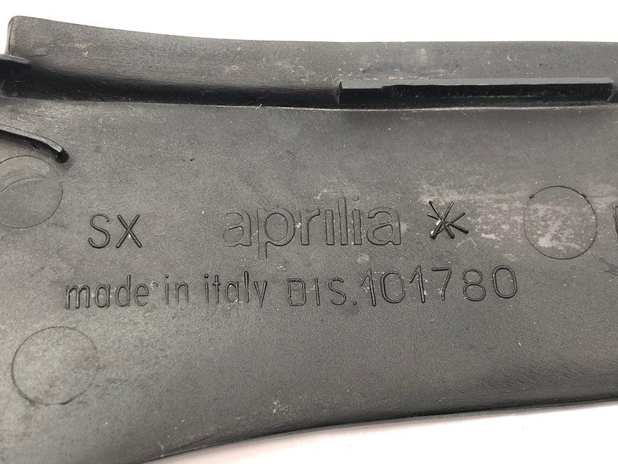 Aprilia RSV 1000 RP Mille [2001] - Innvendig panel øverst til venstre og høyre