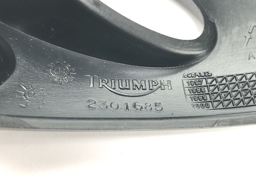 Triumph Tiger 955i 709EN [2003] - Indikatorbrakett front kåpesidedeksel
