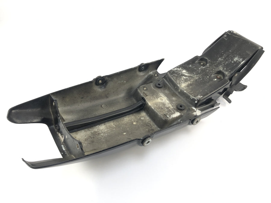 Honda NX 650 RD02 [1989] - Bakre under kledning bak midten