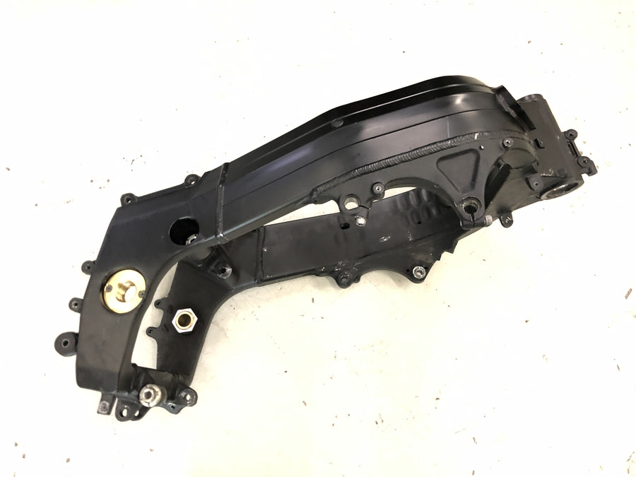 Suzuki GSX R 1000 WVBZ K3 [2003] - Ramme med hovedramme av papir