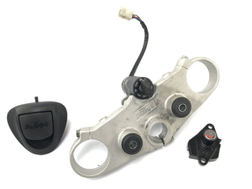KTM 690 SM Prestige [2007] - Fork Bridge øverst med tenningslås Ignition Lock Cover