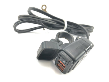 Yamaha XV 1600 Wild Star VP08 [2002] - USB-ladekontakt dobbel USB-kontakt
