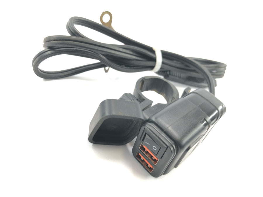 Yamaha XV 1600 Wild Star VP08 [2002] - USB-ladekontakt dobbel USB-kontakt