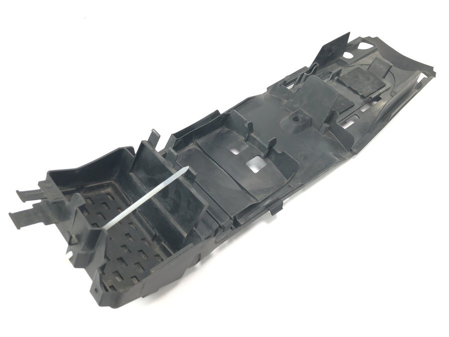 Suzuki GSX R 1000 WVB6 K6 [2006] - Bakre underkonstruksjon batteriboks batteriholder nedre del