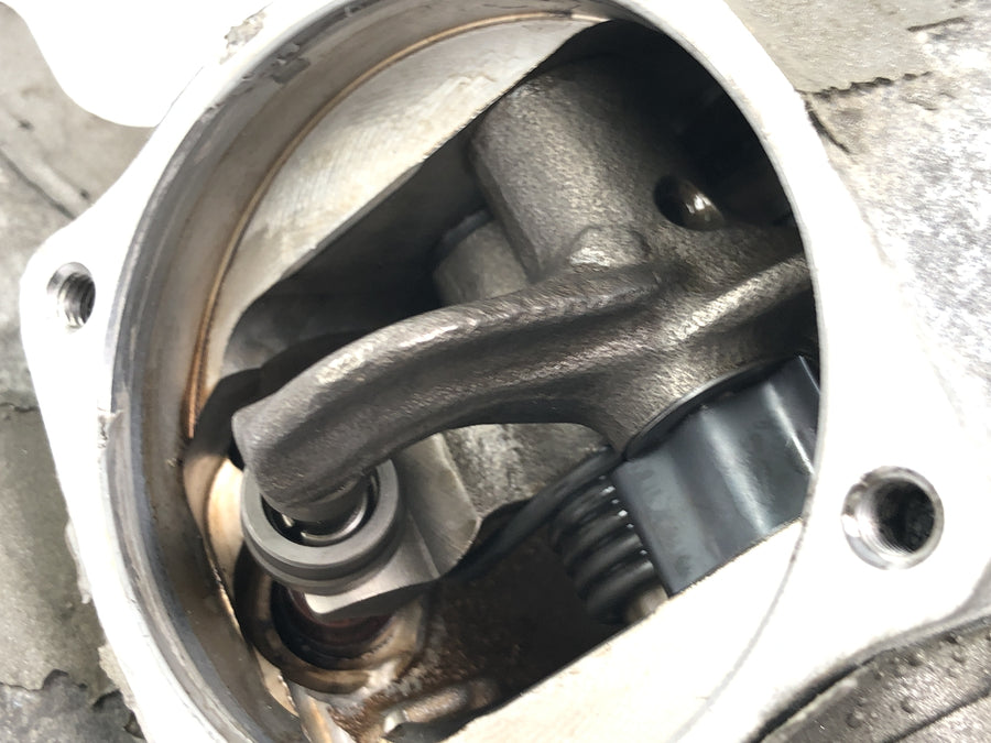 Ducati Multistrada 1000 DS [2003] - sylinderhode bak ventiltog stående sylinder
