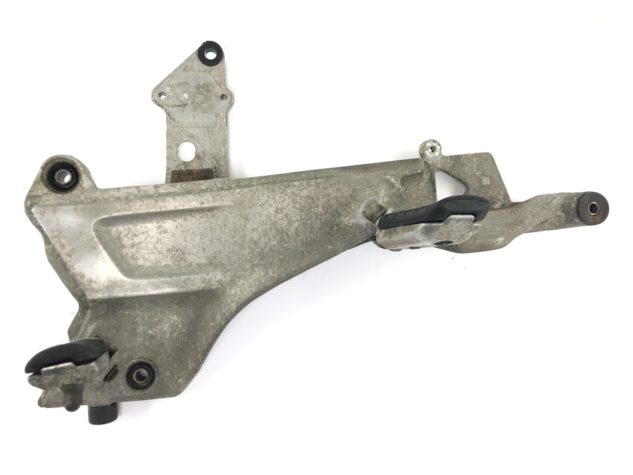 Honda ST 1100 SC26 Pan European [1990] - Fotstøttesystem venstre fotstøtteholder