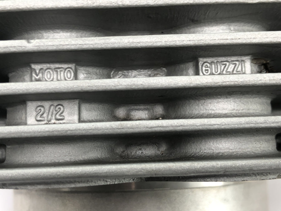 Moto Guzzi V11 Sport [1999] - sylinder med stempel til høyre
