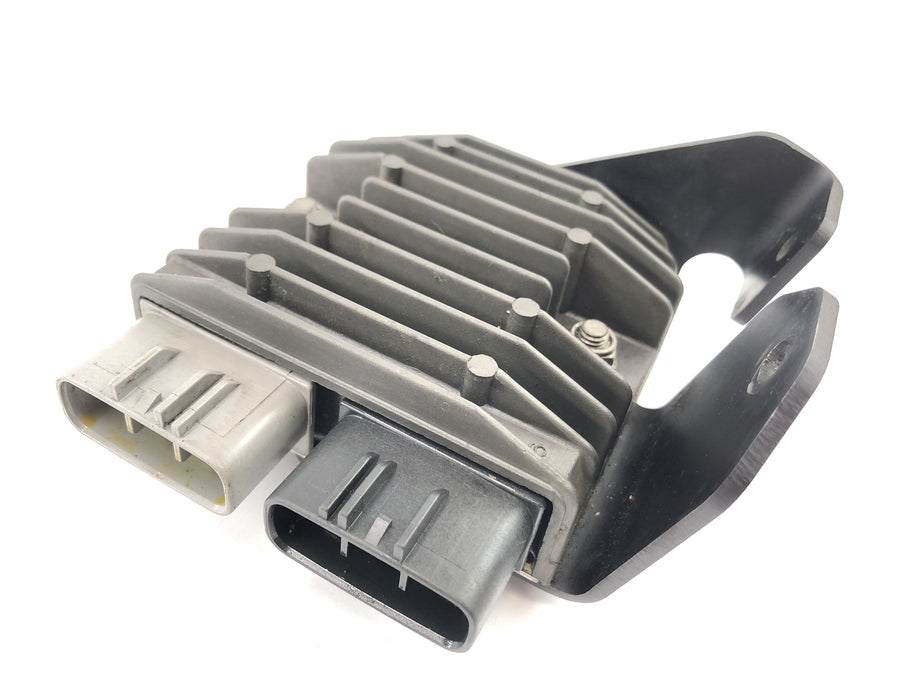 Triumph Street Triple R 675 D67LD [2010] - Spenningsregulator likeretterregulator FH012AB