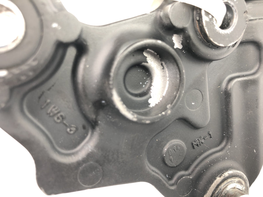 Yamaha MT07 RM04 [2014] - Førerfotstøtte med holder på høyre fotstøtte