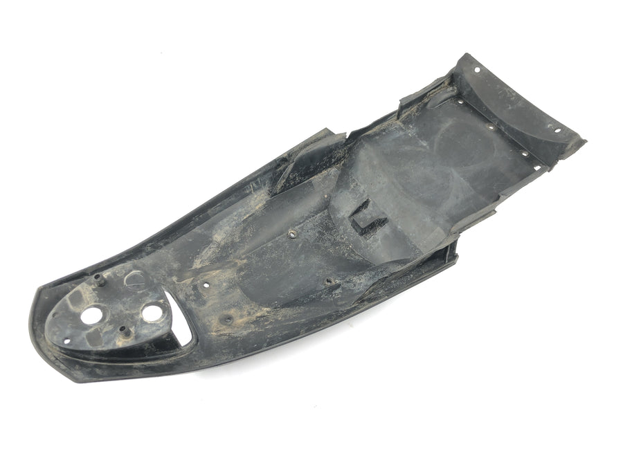 KTM 640 LC4 EGS [1999] - Holder for sprutbeskyttelse på bakskjerm bakhjulsdeksel
