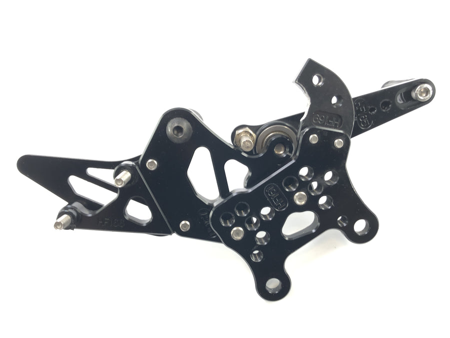 Aprilia RSV4 1000 [2010] - Fotstøtte system sett med byttepedal og bremsepedal