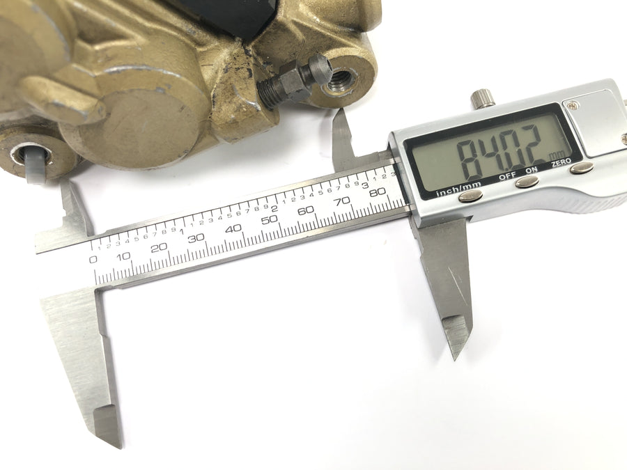 Suzuki RG 250 Gamma GJ21D [1987] - Bremsecaliper foran høyre dobbeltstempel
