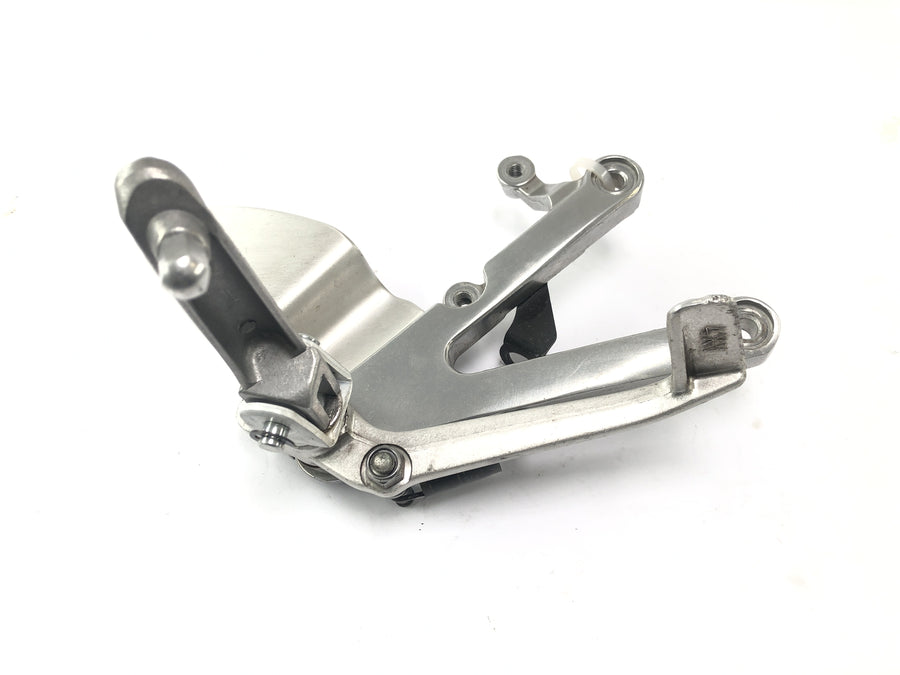Yamaha YZF R1 RN01 [1998] - Fotstøtsystem til høyre med bremsepedal