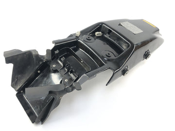 Honda NX 650 RD02 [1989] - Bakre under kledning bak midten