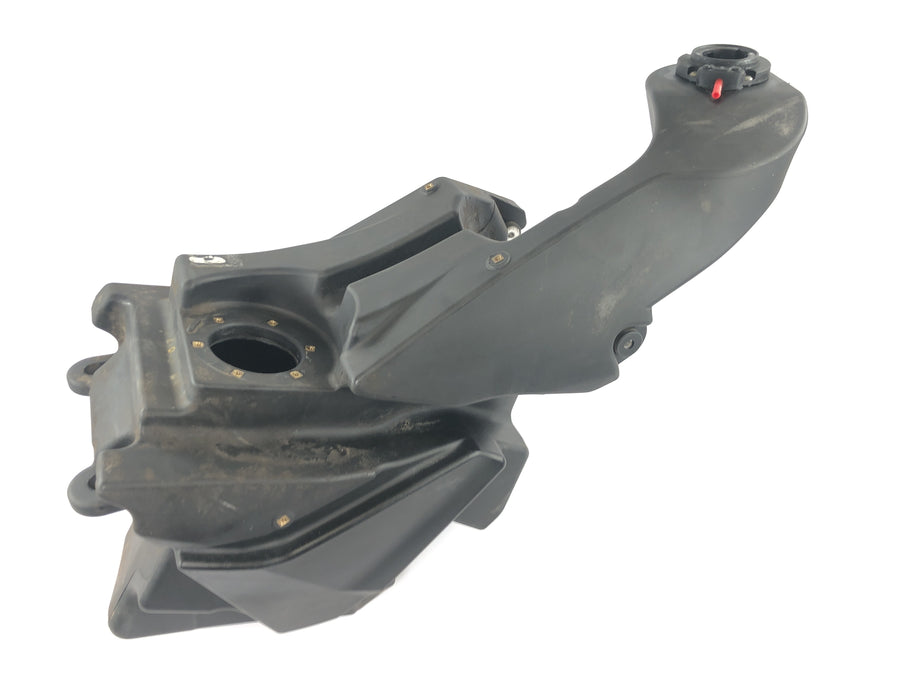 Husqvarna TR 650 Strada A8 [2012] - Drivstofftank bensintank plasttank nærbilde