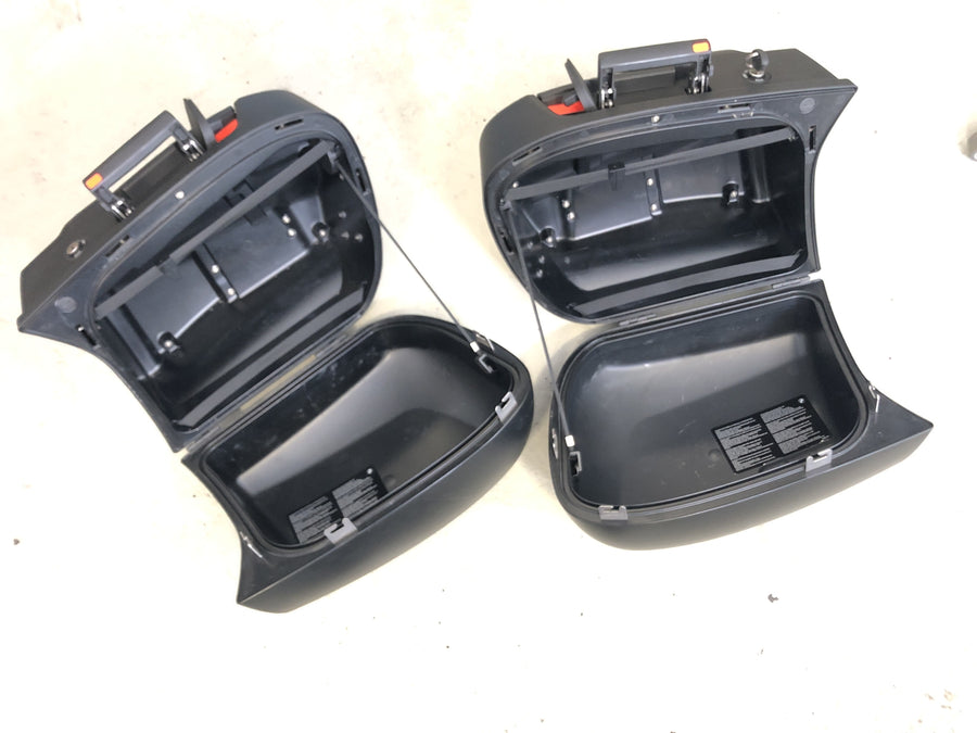 BMW R 1200 R [2007] - koffertsett med Castle Set Tacho CDI Fork Bridge over Abe for styret
