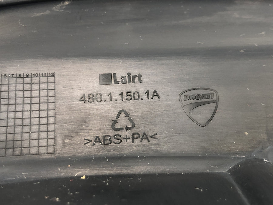 Ducati Multistrada 1200 S Touring [2009] - Bekledning av frontdeksel luftkanalnebb