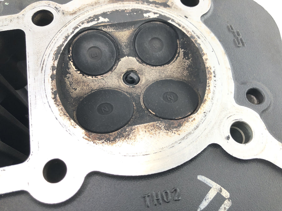Triumph Bonneville T100 986MF [2012] - Sylinderhodeventilhodeventilkontroll