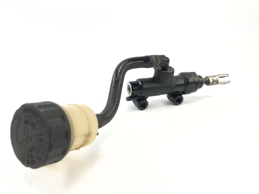 Triumph Street Triple R 675 D67LD [2010] - Hovedbremsesylinder ved bakbremsepumpens bremsesystem