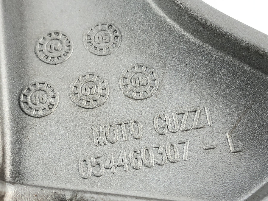 Moto Guzzi Norge 1200 [2006] - Fotstøtteplate igjen