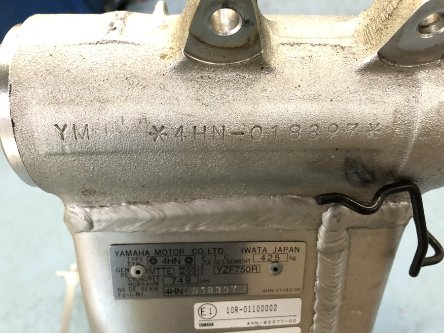 Yamaha YZF 750 R 4hn [1996] - ramme med papirer