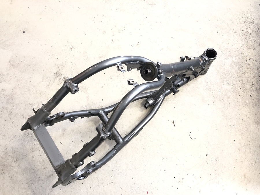 KTM LC4 Duke 620 E [1996] - Ramme med papirer