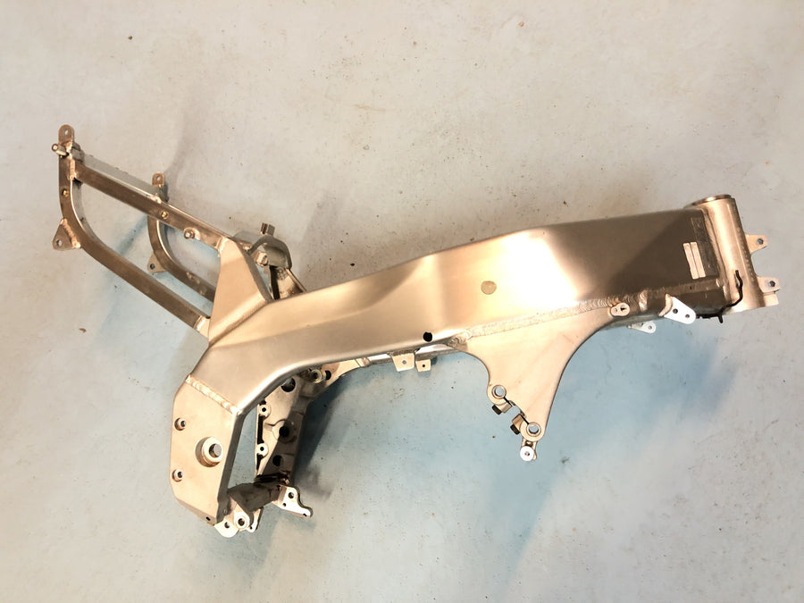 Yamaha YZF 750 R 4hn [1996] - ramme med papirer