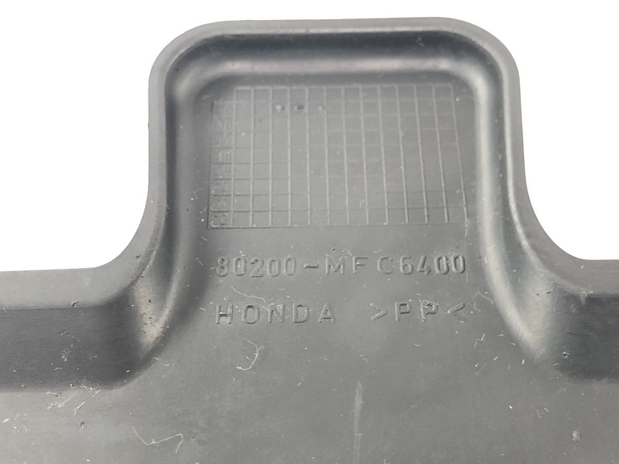 Honda FMX 650 RD12 [2006] - Innerpanelet sprutbeskyttelse bak understrukturen