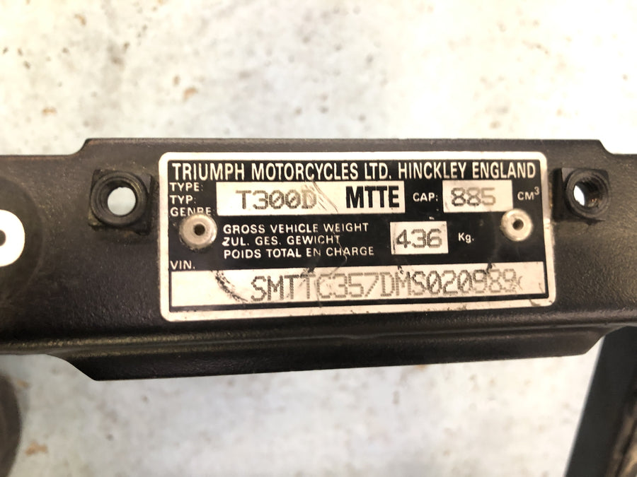 Triumph Daytona 900 T300D [1996] - Hovedrammeramme med kjøretøys registreringsdokument