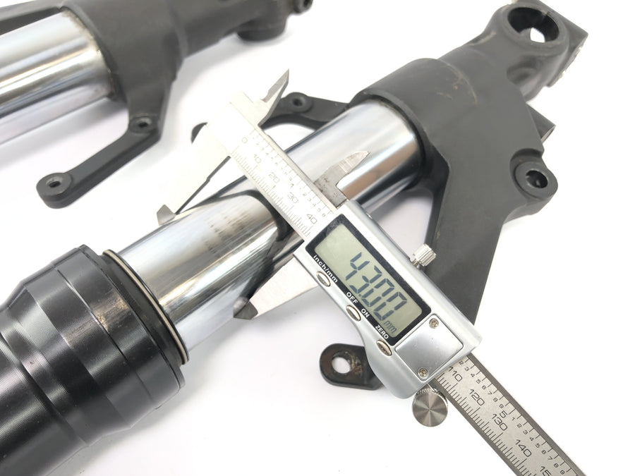 Yamaha YZF R1 RN09 [2003] - Fork opp ned