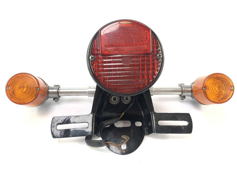 Moto Guzzi V7 Special [1971] - Baklys med indikatorer og lisensplateopptak