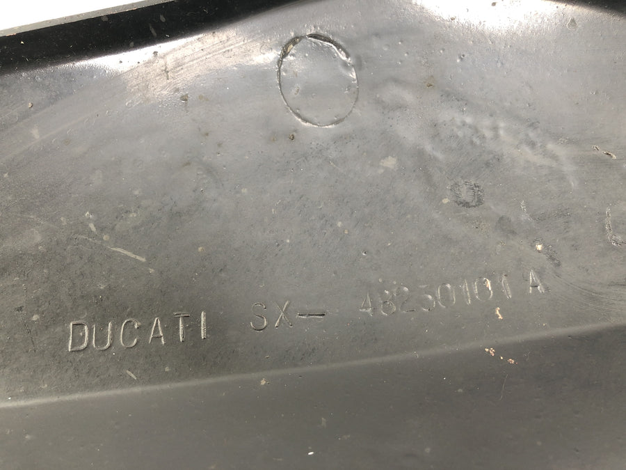 Ducati 900 SS [1991] - Bakre kledning til venstre