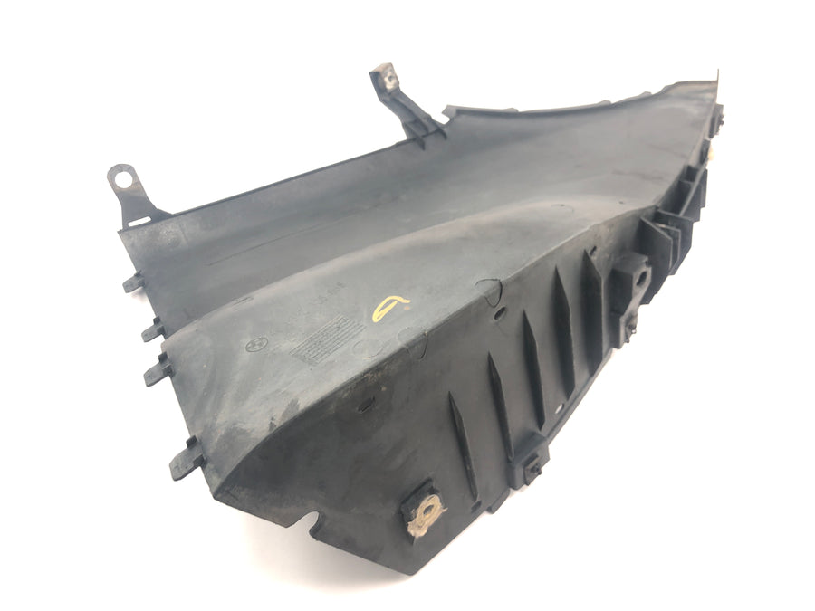 BMW C1 125 [2002] - Fotbrønnpanel høyre, innvendig tunnelpanel