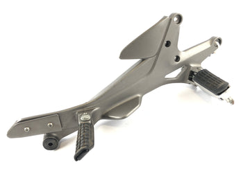 Honda CBF 1000 A SC58 [2006] - Fotstøtteplate til høyre