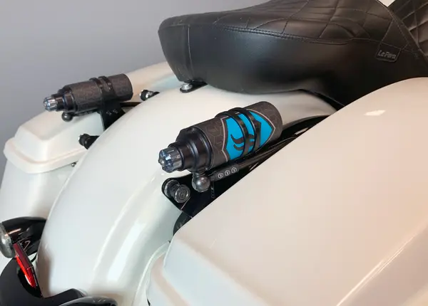 Harley-Davidson FLTRXSTSE 1977 Road Glide ST CVO 121 [2025] - REVO ARC Remote Reservoir Außenbefestigung – Bild 8