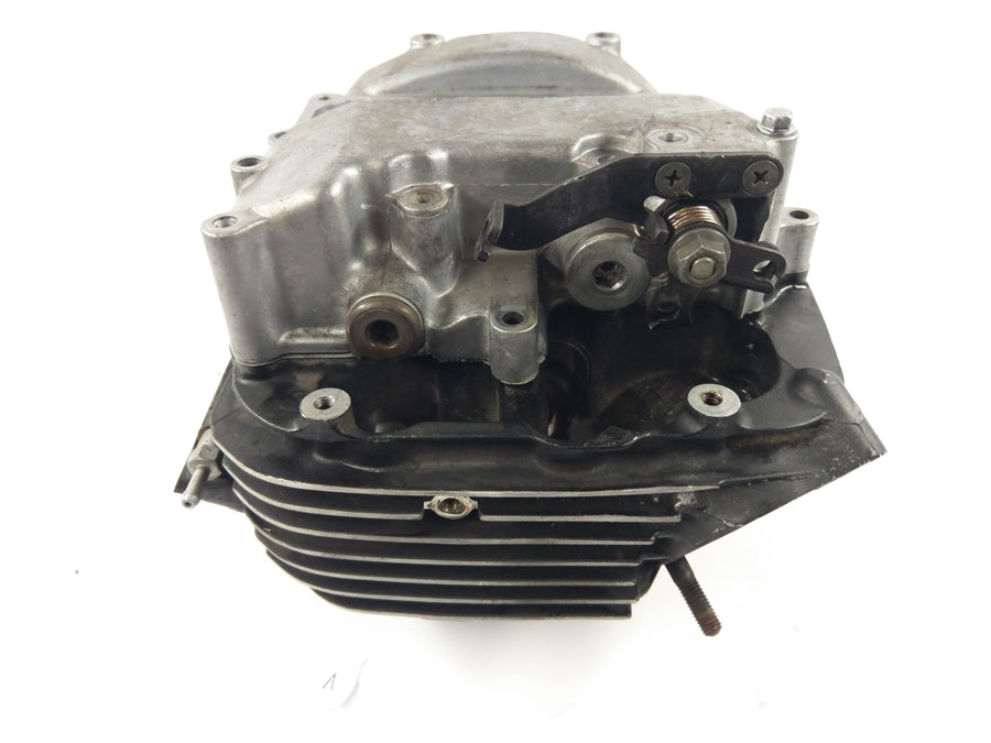Suzuki inntrenger 1500 VL [2000] - Sylinderhode foran sylinder
