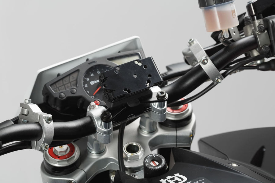 Kawasaki W 800 [2019-2024] - Navi holder på styret – bilde 3